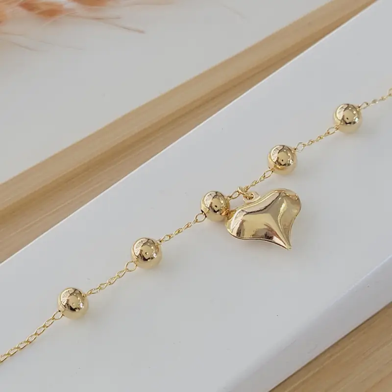 Pulseira de bolinhas com pingente de coração, folheado a ouro 18k, foto da loja UseLírios